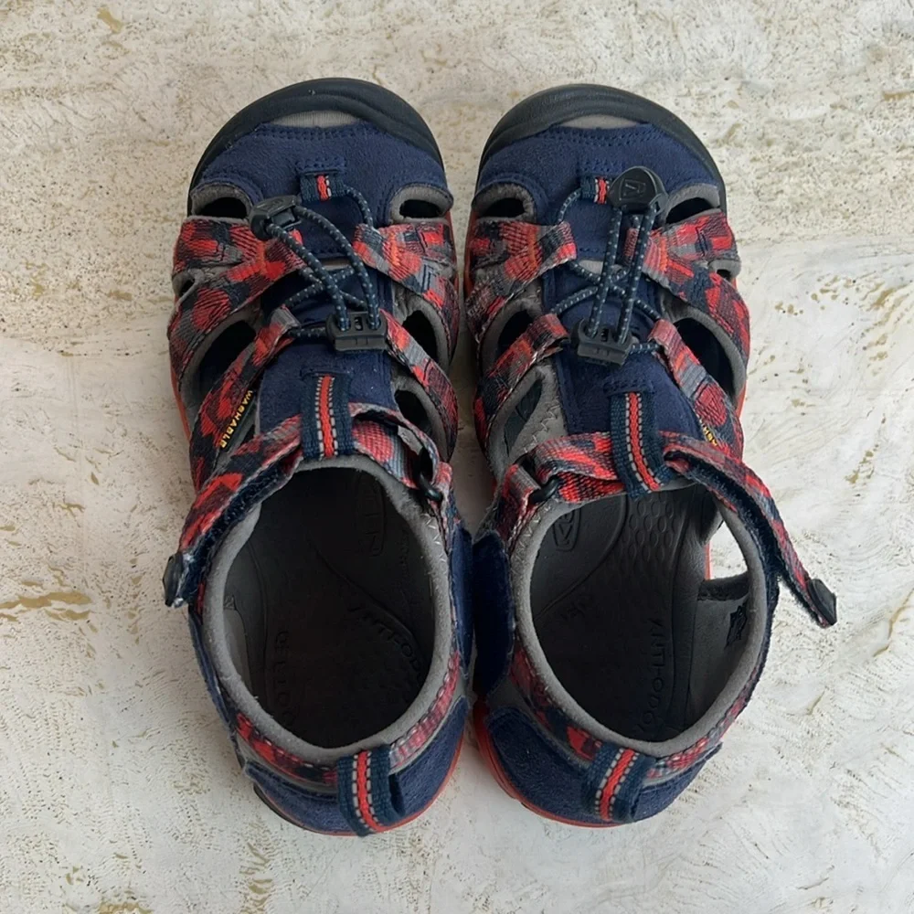 KEEN Kids' Seacamp II CNX Water Sandals boys size 2 water shoes